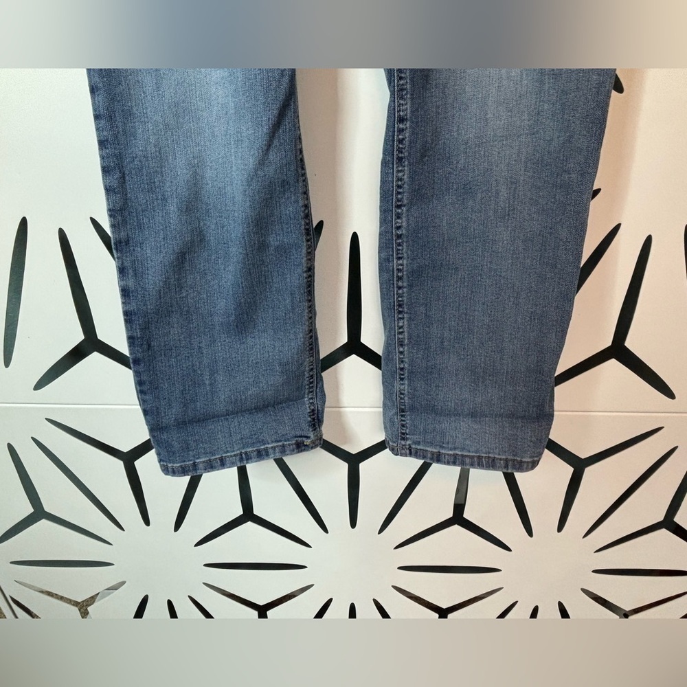 M. Jeans by Maurice’s Slim Straight Mid-Rise Jeans Women’s Size 18 - Picture 3 of 10